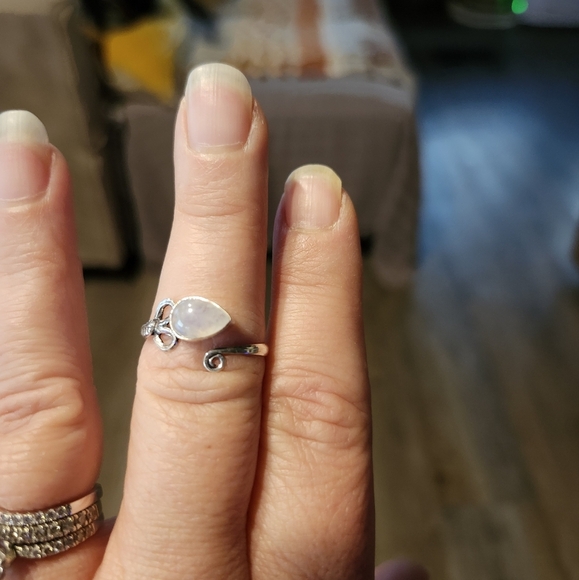 Elegant Silver Teardrop Moonstone Ring - Picture 1 of 4